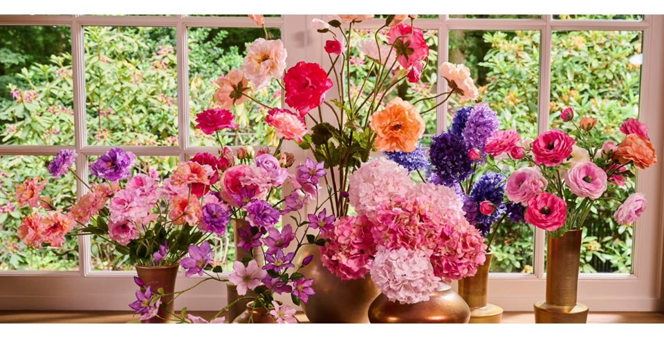 Πώς να δημιουργήσετε μια όμορφη και ανοιξιάτικη διακόσμηση με βάζα και τεχνητά λουλούδια